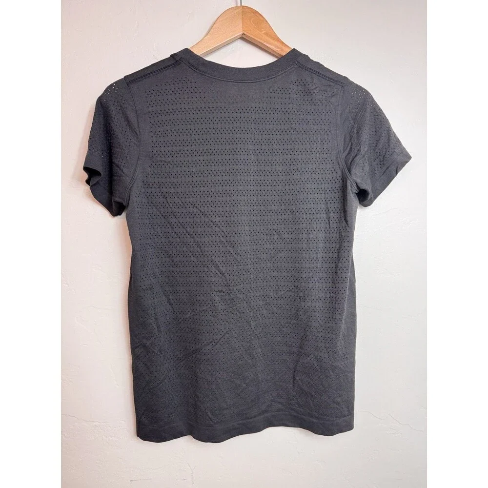 Lululemon Breeze By Short Sleeve Size 6 or 8  Womens Athletic Mesh Gym - Picture 2 of 4